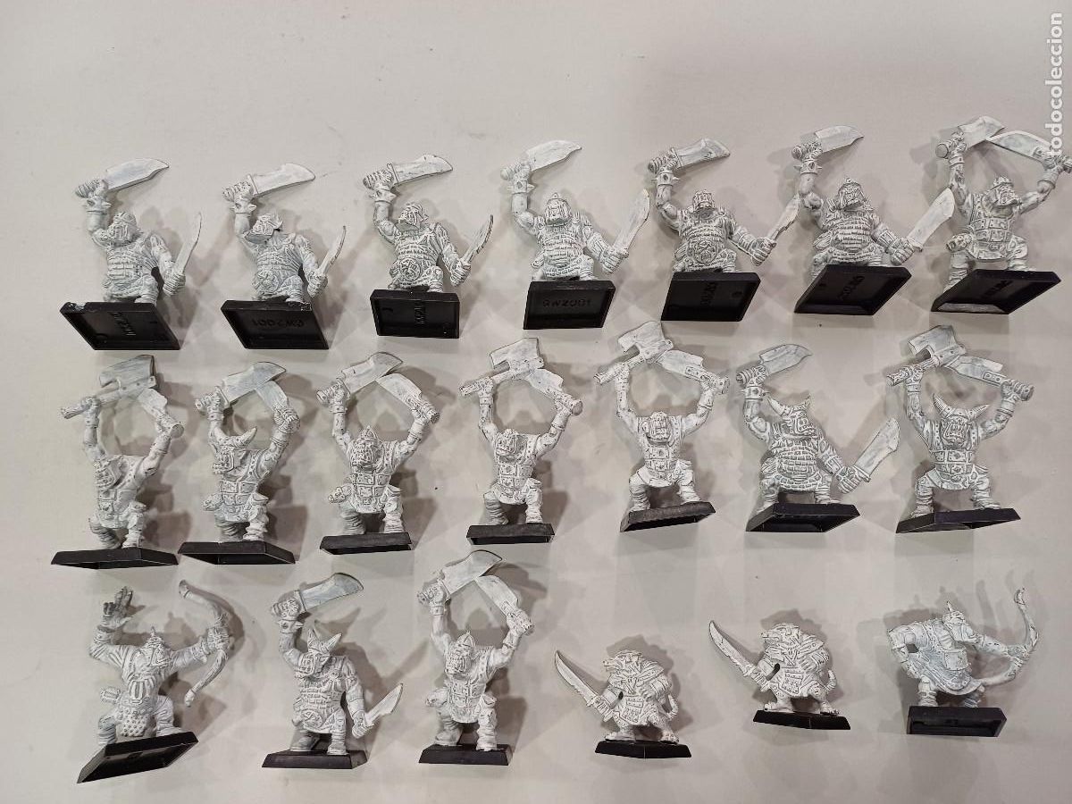 Juegos antiguos: LOTE DE 20 FIGURAS WARHAMMER EN PLASTICO. - Foto 2