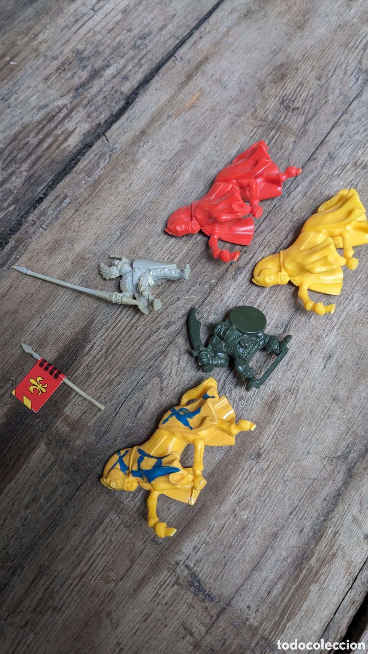 Juegos antiguos: Lote figuras bits Battle Masters MB - Foto 1