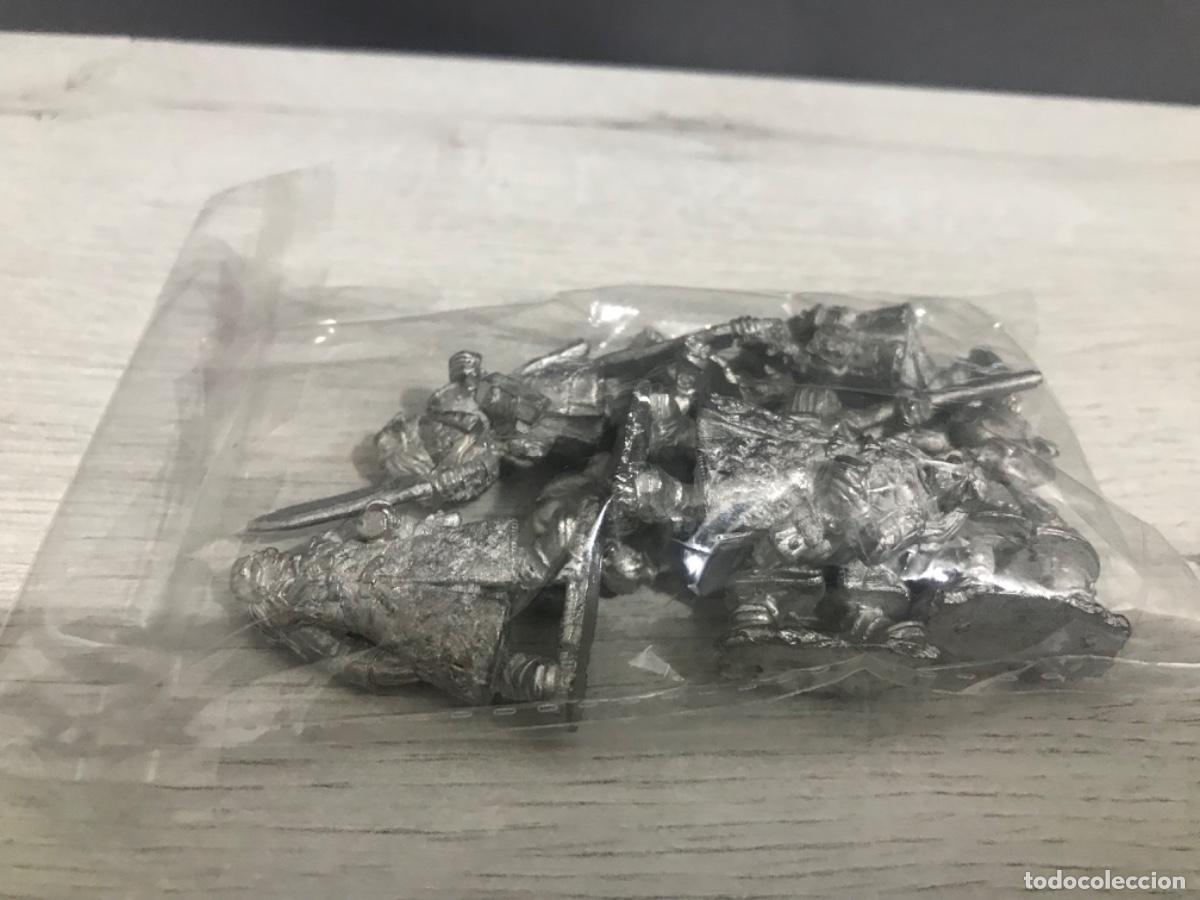 Juegos antiguos: Lote de figuras Warhamer - Foto 11