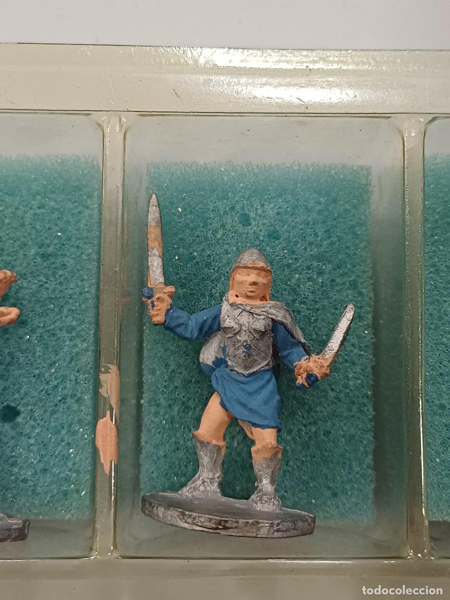 Juegos antiguos: 4 FIGURAS EN METAL TIPO WARHAMMER. - Foto 3