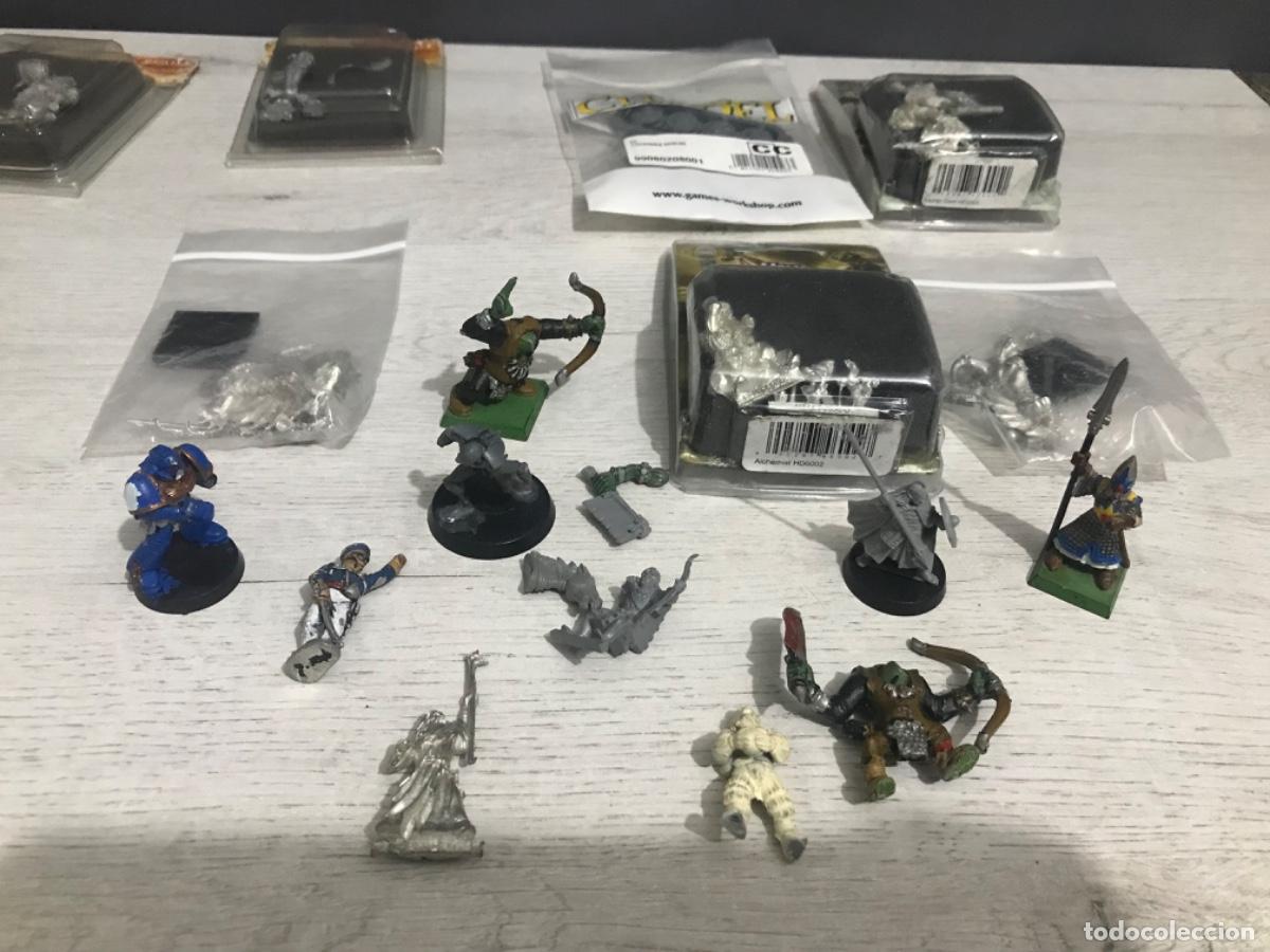 Juegos antiguos: Lote de figuras y accesorios warhammer - Foto 4