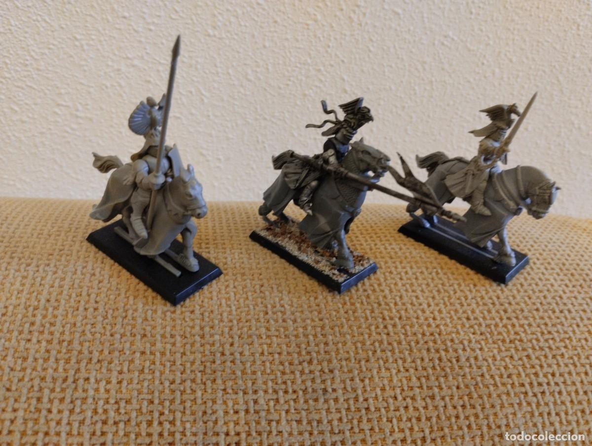 Juegos antiguos: Lote de figuras a caballo Warhammer - Foto 2