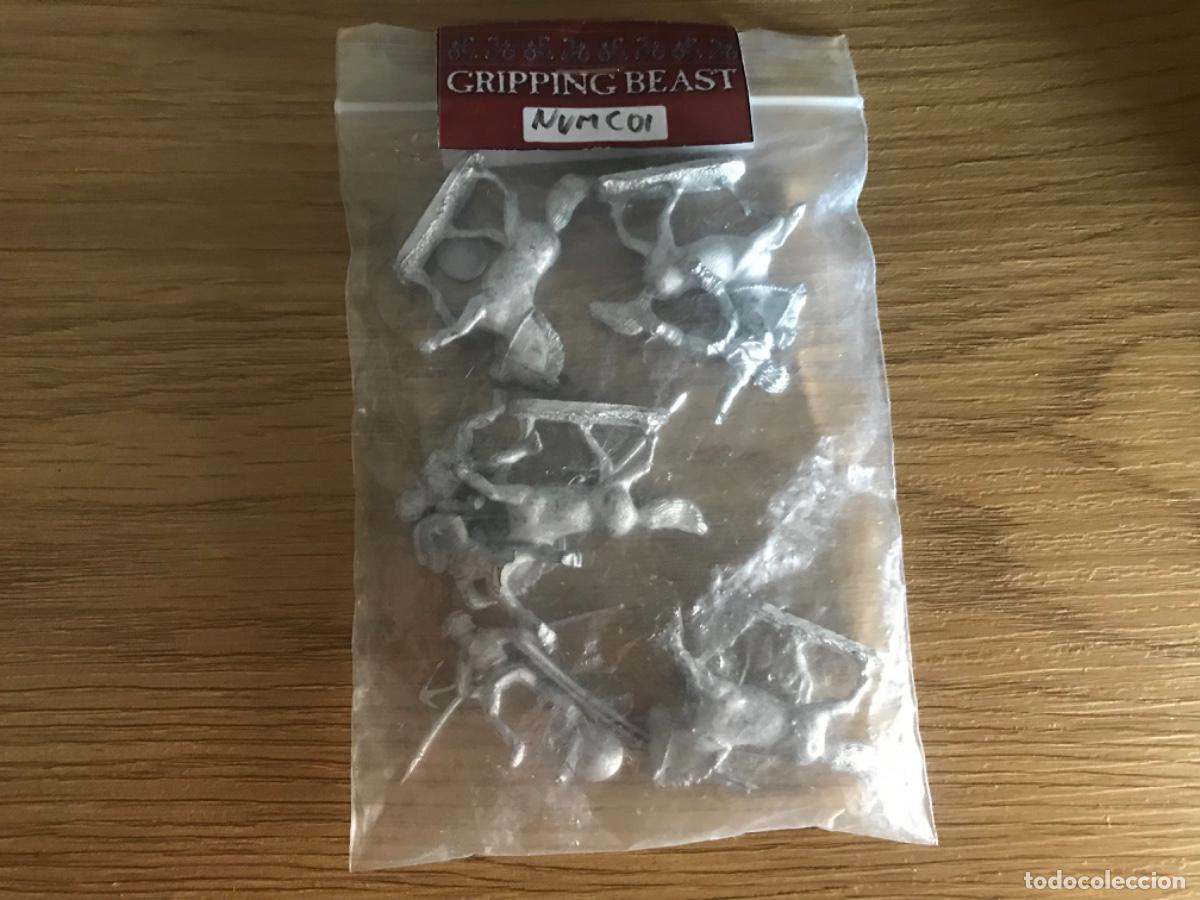 Juegos antiguos: Lote de bolsa con figuras warhammer - Foto 1