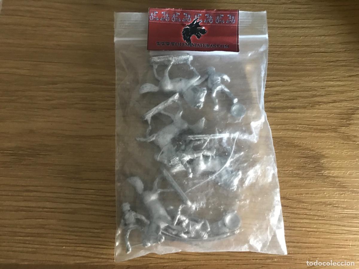Juegos antiguos: Lote de bolsa con figuras warhammer - Foto 3