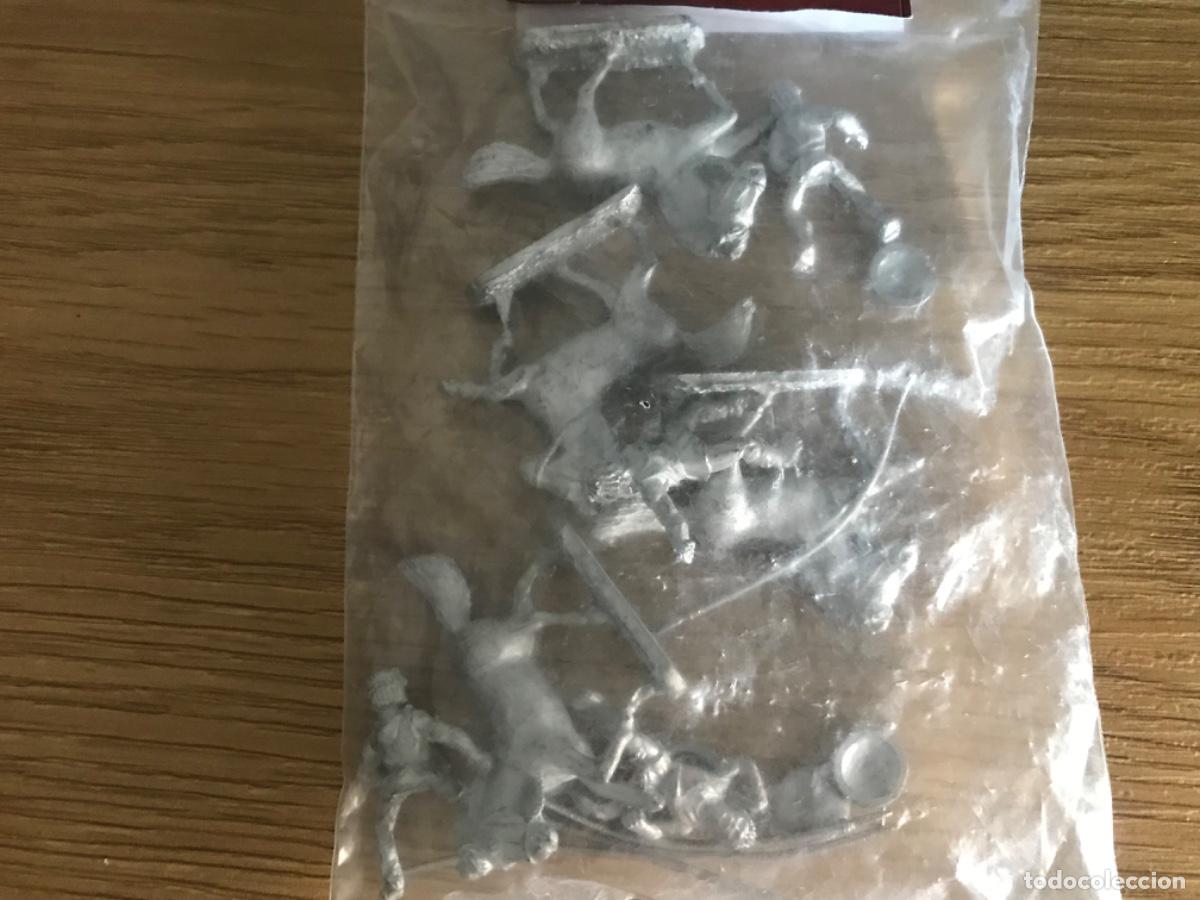 Juegos antiguos: Lote de bolsa con figuras warhammer - Foto 4