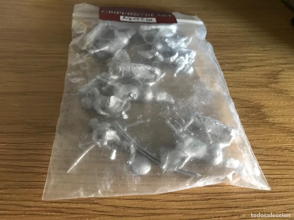 Juegos antiguos: Lote de bolsa con figuras warhammer - Foto 5