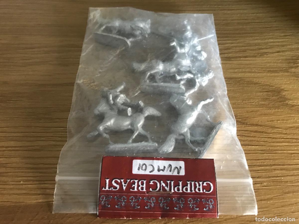 Juegos antiguos: Lote de bolsa con figuras warhammer - Foto 7