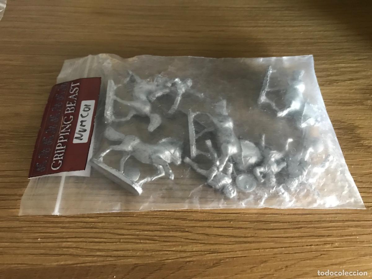 Juegos antiguos: Lote de bolsa con figuras warhammer - Foto 8