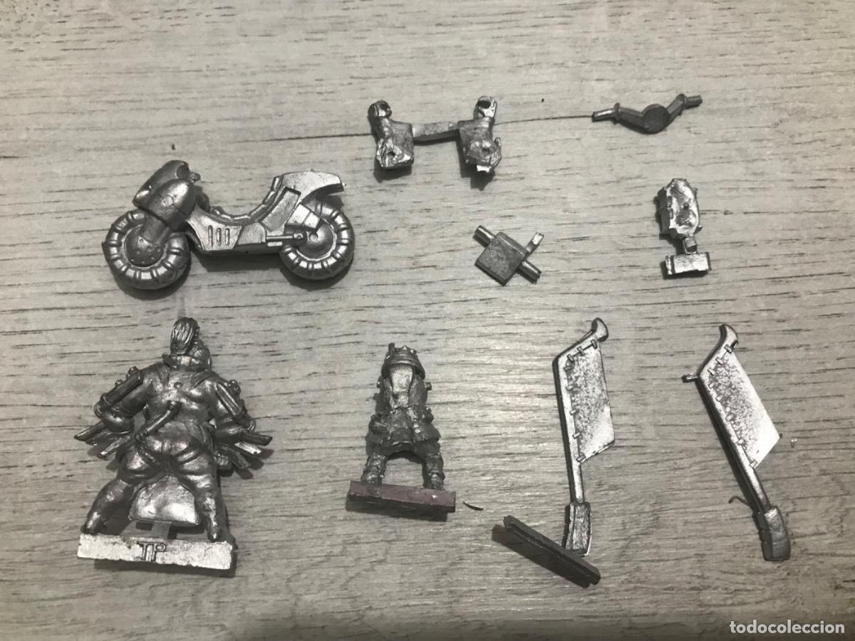 Juegos antiguos: Lote de figuras warhammer - Foto 5