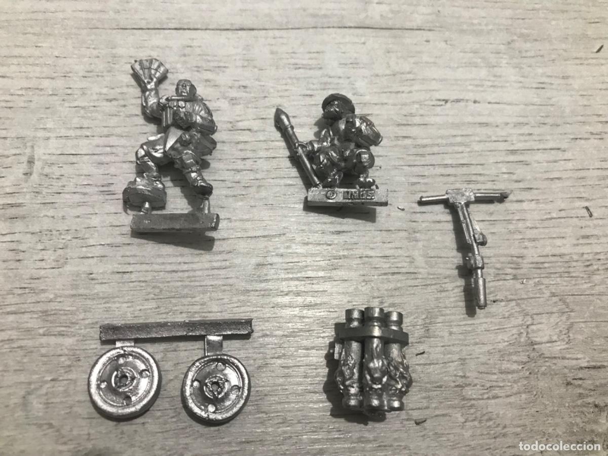 Juegos antiguos: Lote de figuras warhammer - Foto 1
