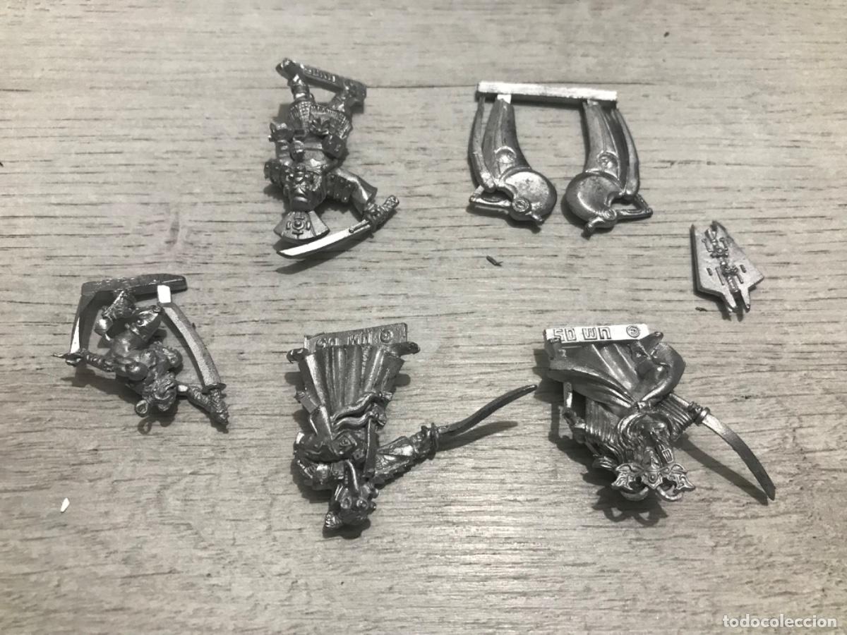 Juegos antiguos: Lote de figuras warhammer - Foto 5