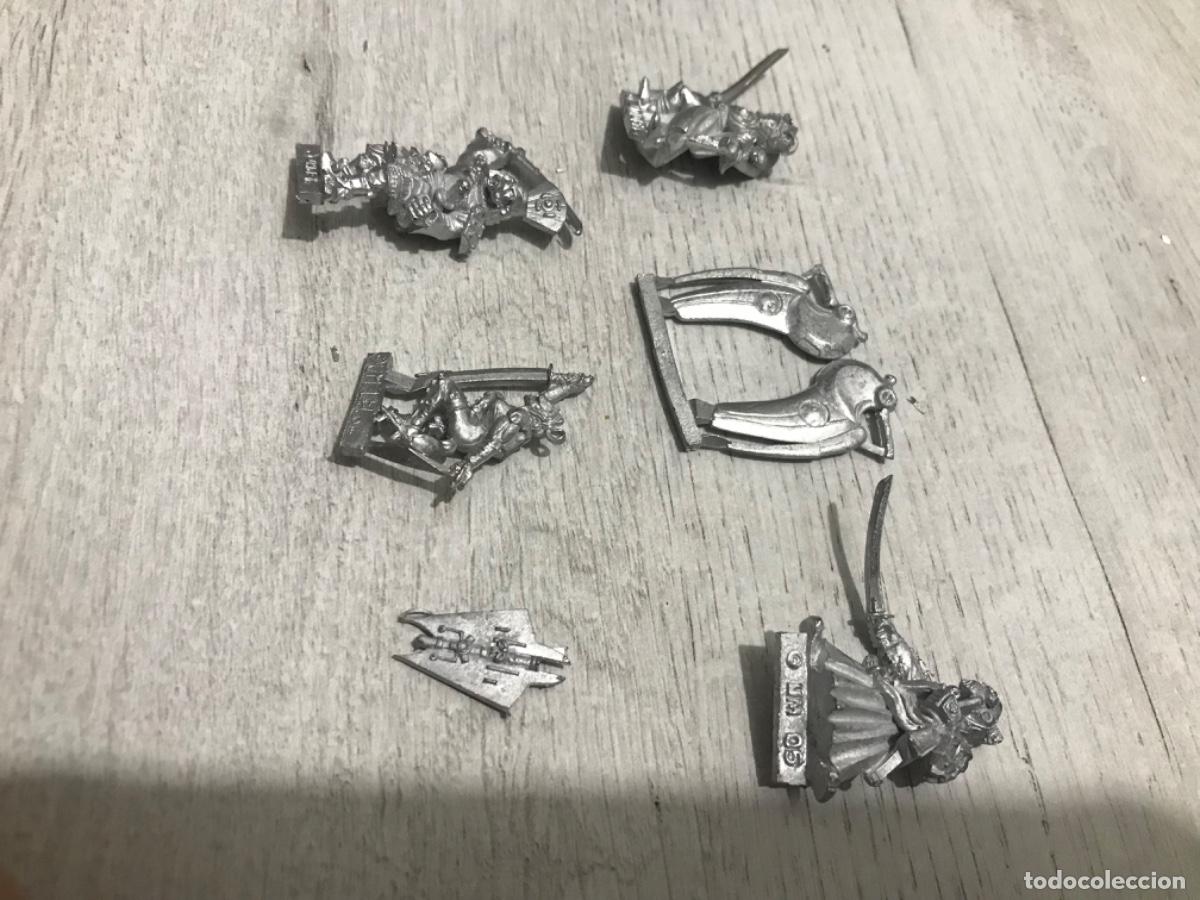 Juegos antiguos: Lote de figuras warhammer - Foto 4