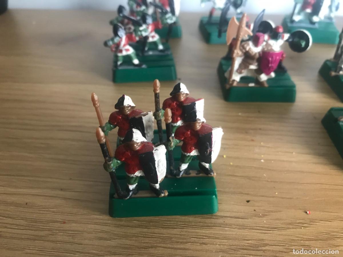 Juegos antiguos: Lote de figuras tipo warhammer - Foto 2