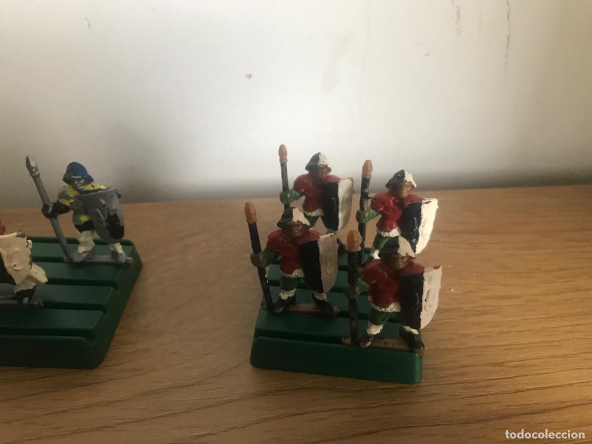 Juegos antiguos: Lote de figuras tipo warhammer - Foto 12