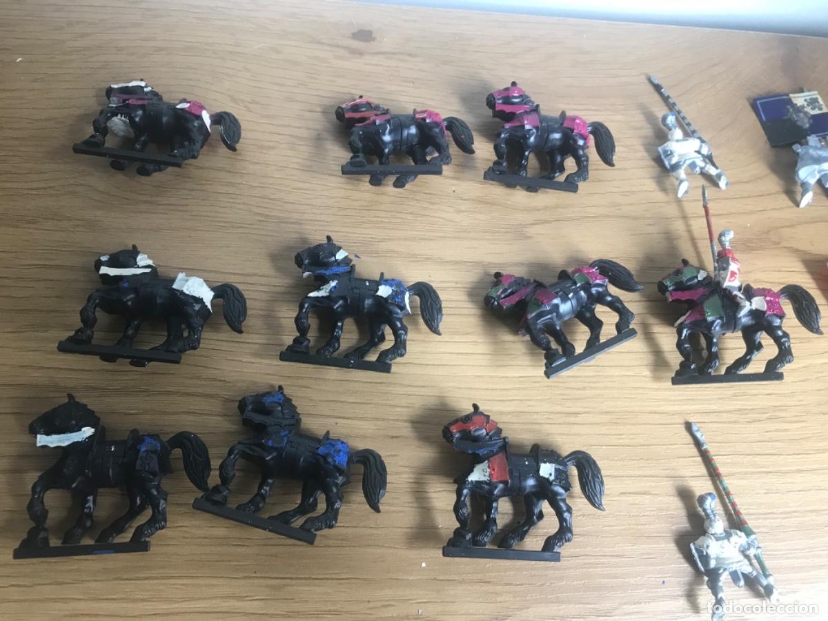 Juegos antiguos: Lote de figuras tipo warhammer - Foto 14