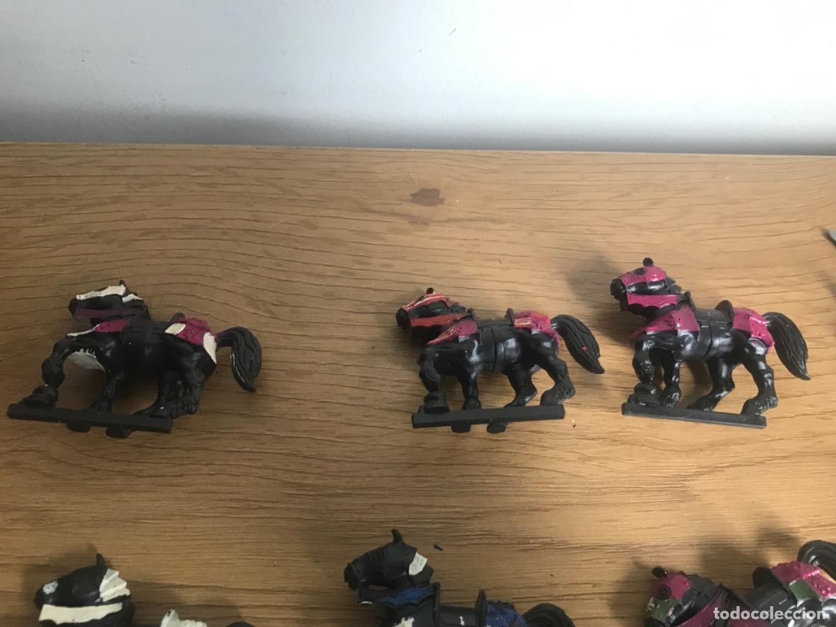 Juegos antiguos: Lote de figuras tipo warhammer - Foto 17