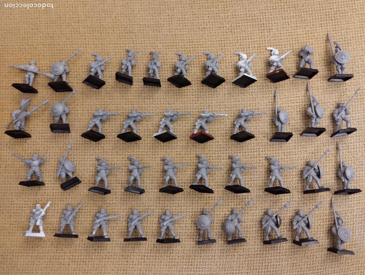 Juegos antiguos: Lote mu&ntilde;ecos pl&aacute;stico Warhammer - Foto 1