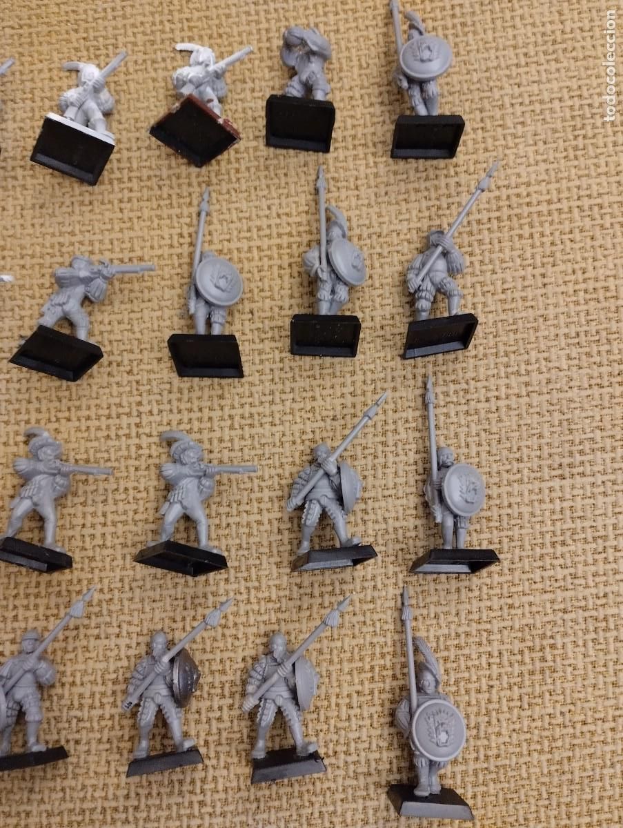 Juegos antiguos: Lote mu&ntilde;ecos pl&aacute;stico Warhammer - Foto 2