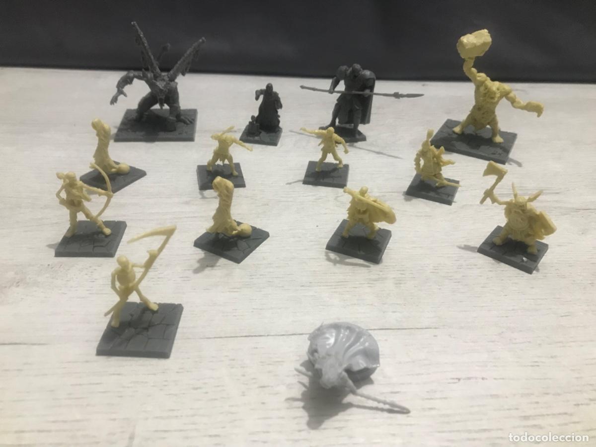 Juegos antiguos: Lote de figuras warhammer - Foto 2