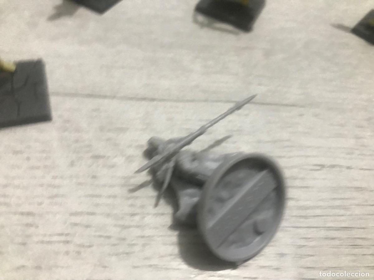 Juegos antiguos: Lote de figuras warhammer - Foto 11