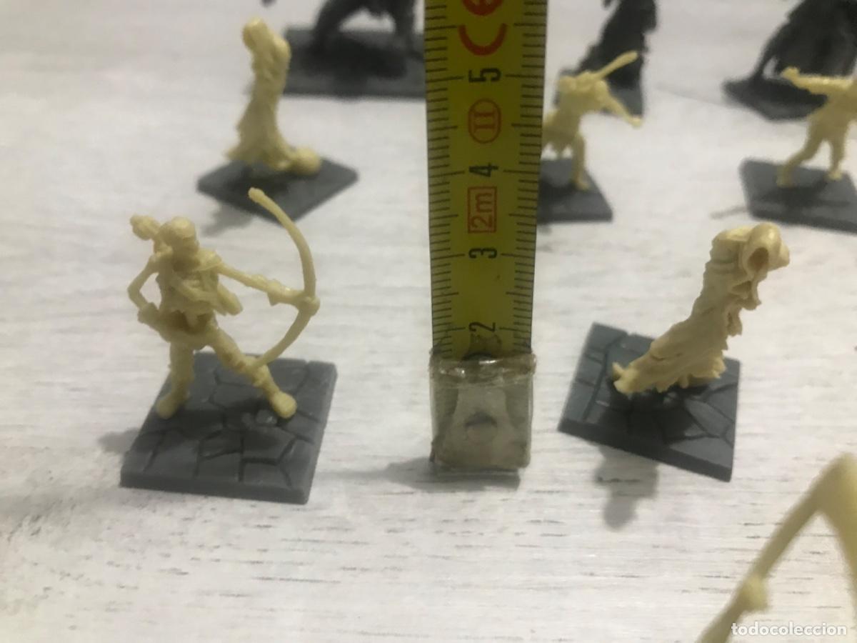 Juegos antiguos: Lote de figuras warhammer - Foto 17