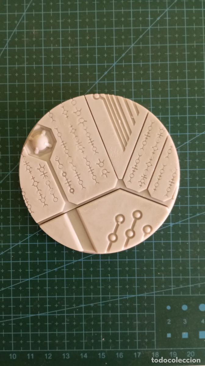 Juegos antiguos: Base 90mm con detalles necrones - Foto 3