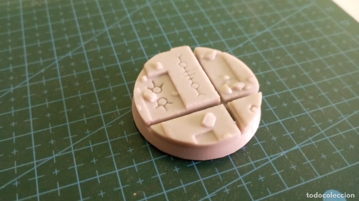 Juegos antiguos: 5 bases 40mm con detalles necrones - Foto 2