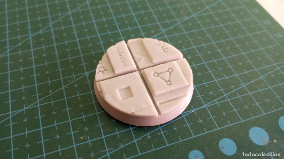 Juegos antiguos: 5 bases 40mm con detalles necrones - Foto 3