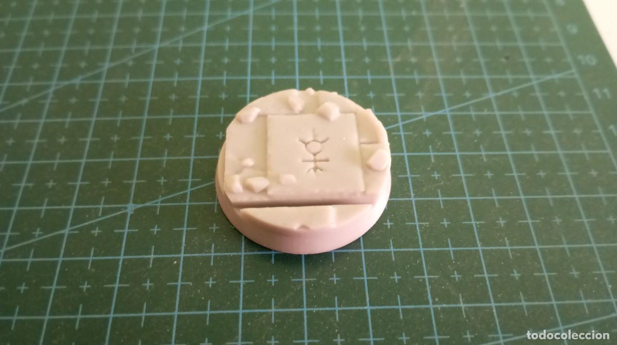 Juegos antiguos: 10 bases 32mm necrones - Foto 2