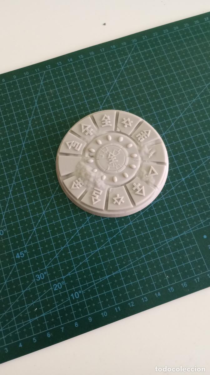 Juegos antiguos: Base 90mm con detalles eldar - Foto 1