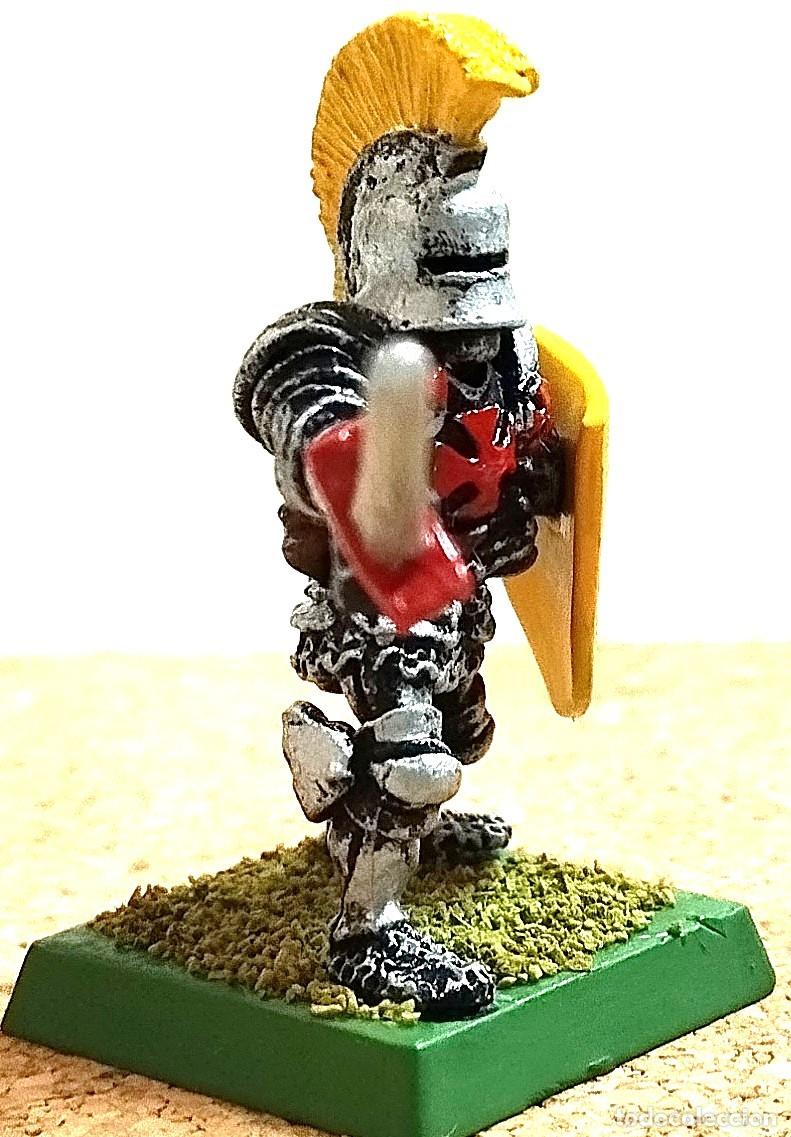 Alte Spiele: Warhammer: Caballero del imperio con casco de cola de caballo, pintado, metal, 1990s