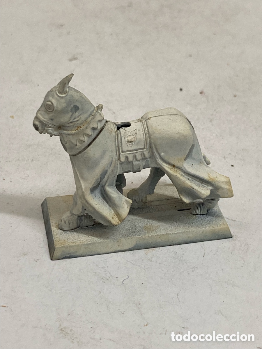 Juegos Antiguos: figura es un caballo de reliquia del Grial universo de fantas&iacute;a de Warhammer