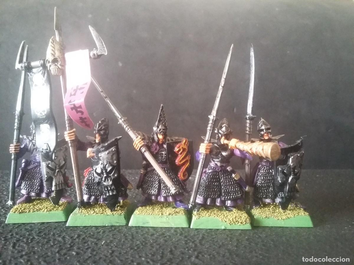 Juegos Antiguos: Elfos oscuros(x5) comandante, musico y estandarte pintados