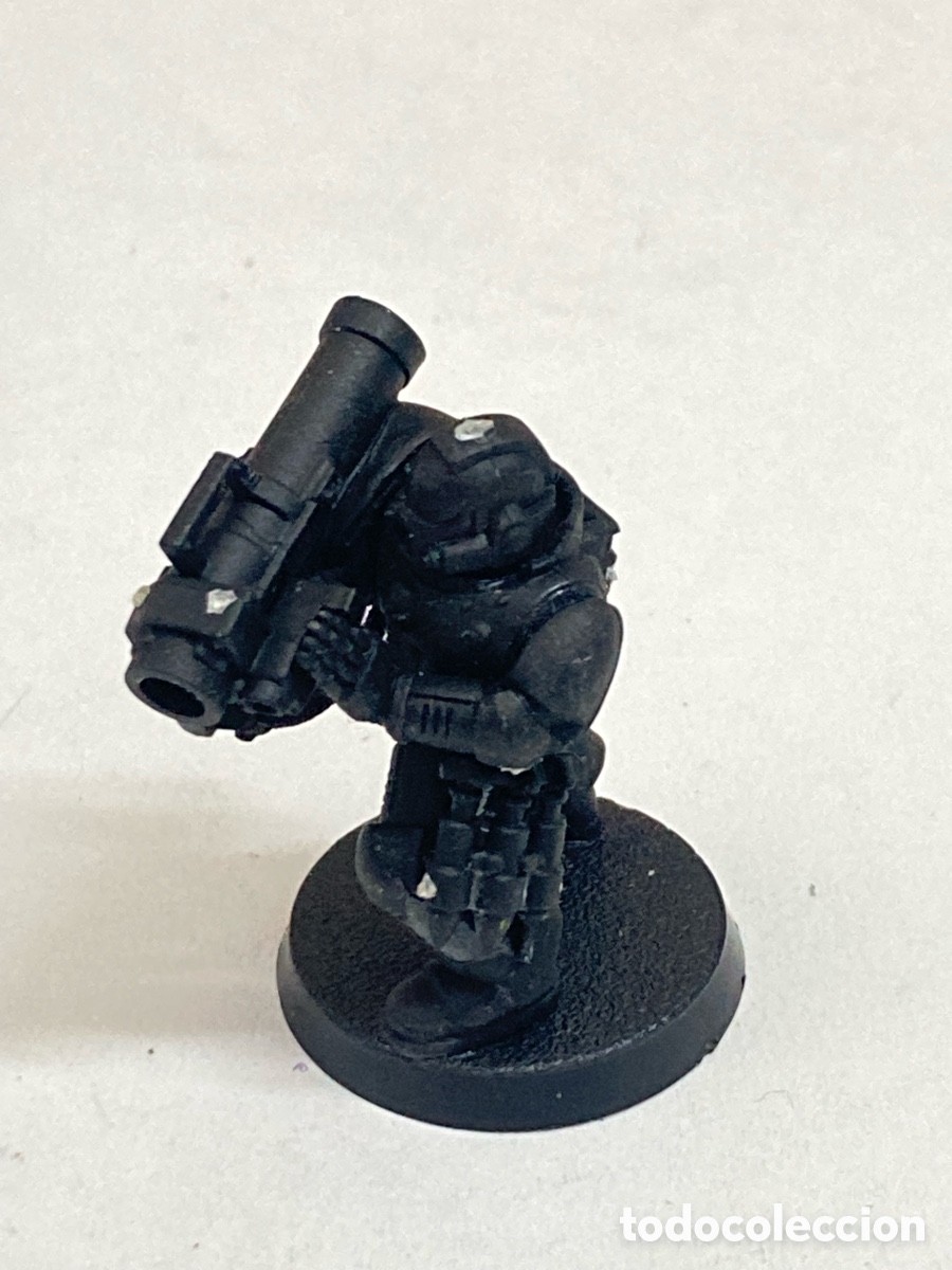 Juegos Antiguos: figura es un explorador marine espacial de Warhammer 40k