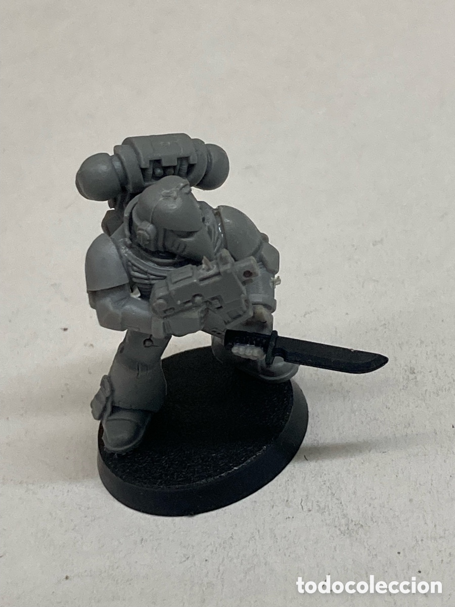 Juegos Antiguos: miniatura es una figura de Space Marine de Warhammer 40k