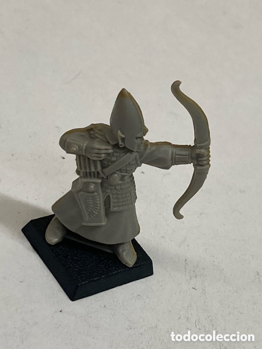 Juegos Antiguos: miniatura Citadel de un Arquero Alto Elfo de Warhammer Fantasy Battles