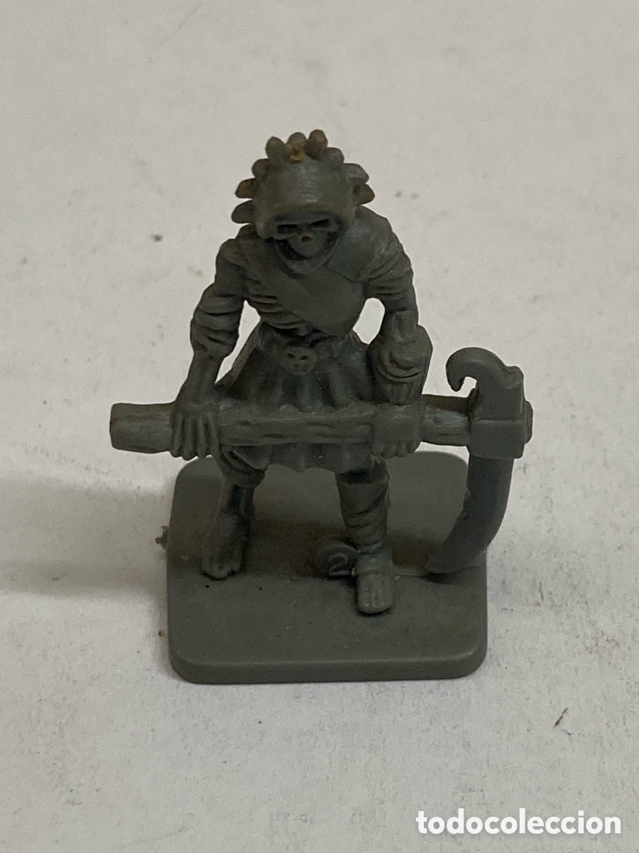 Juegos Antiguos: miniatura de esqueleto gris del juego de mesa TSR Dragon Strike de 1993