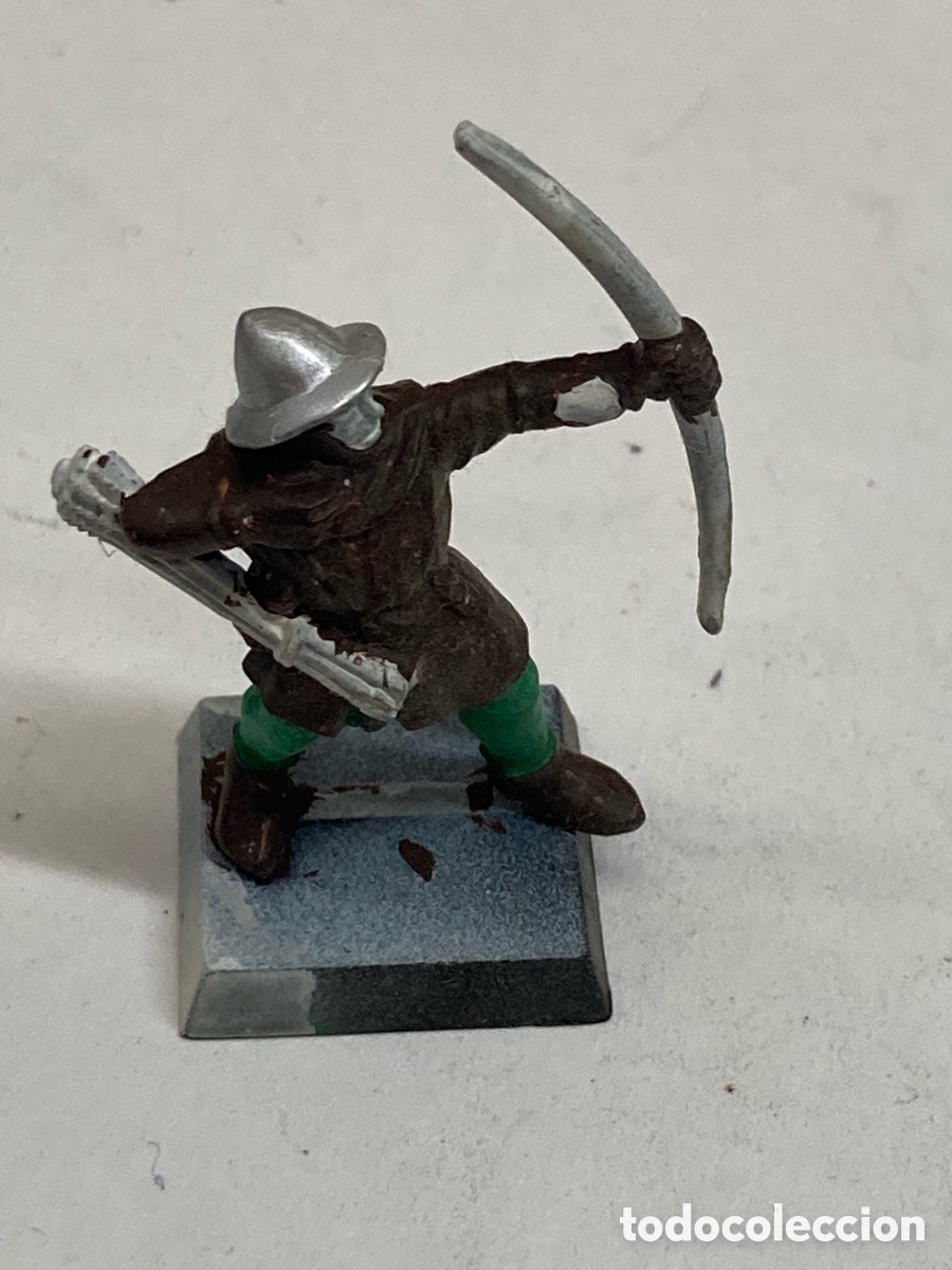 Juegos Antiguos: miniatura de Arquero Bretoniano de Warhammer Fantasy Battle