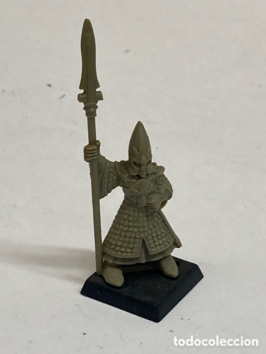 Juegos Antiguos: miniatura de metal de un lancero elfo de alto rango de Citadel Warhammer