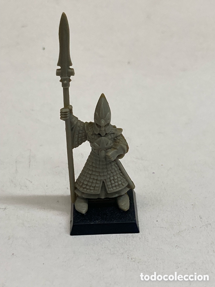 Juegos Antiguos: miniatura parece ser un lancero Alto Elfo de metal de la l&iacute;nea Warhammer Fantasy