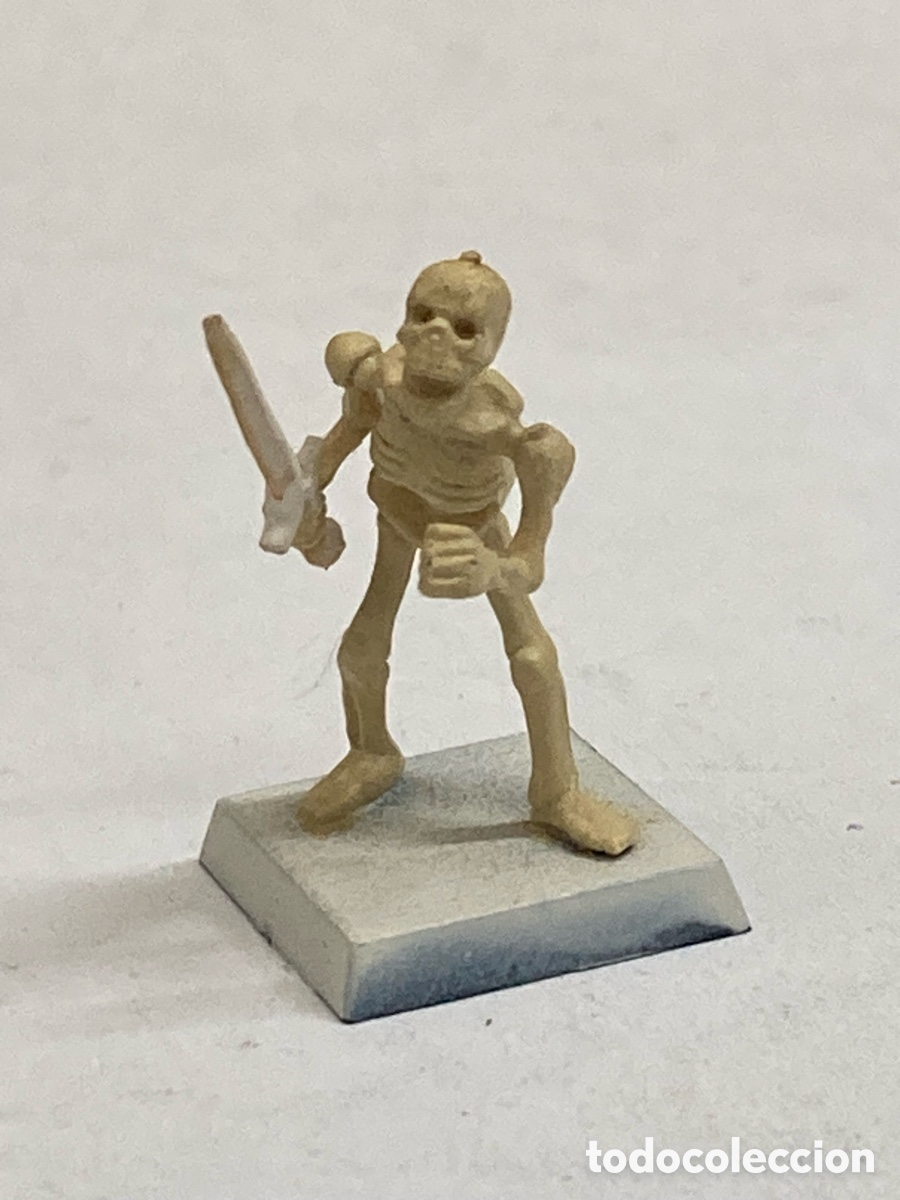 Juegos Antiguos: figura es una miniatura de esqueleto del juego de mesa HeroQuest