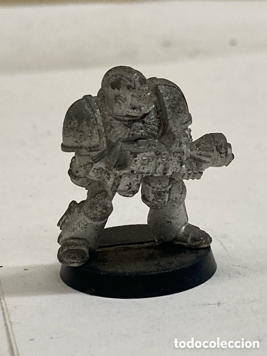 Juegos Antiguos: miniatura es un Marine Espacial cl&aacute;sico de metal de la era Rogue Trader