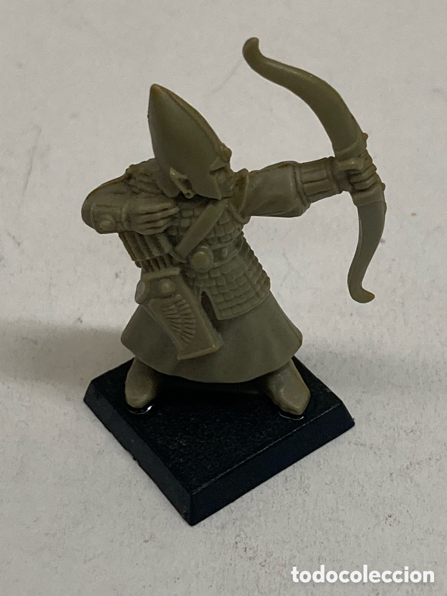 Juegos Antiguos: miniatura de Arquero Alto Elfo de Citadel para Warhammer Fantasy.