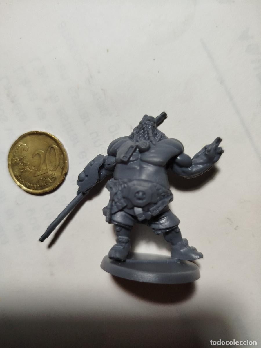 Juegos antiguos: Miniatura plastico estilo warhammer - Foto 1