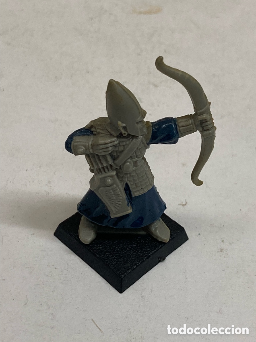 Juegos Antiguos: Miniatura Citadel de un Arquero Alto Elfo de Warhammer Fantasy Battles