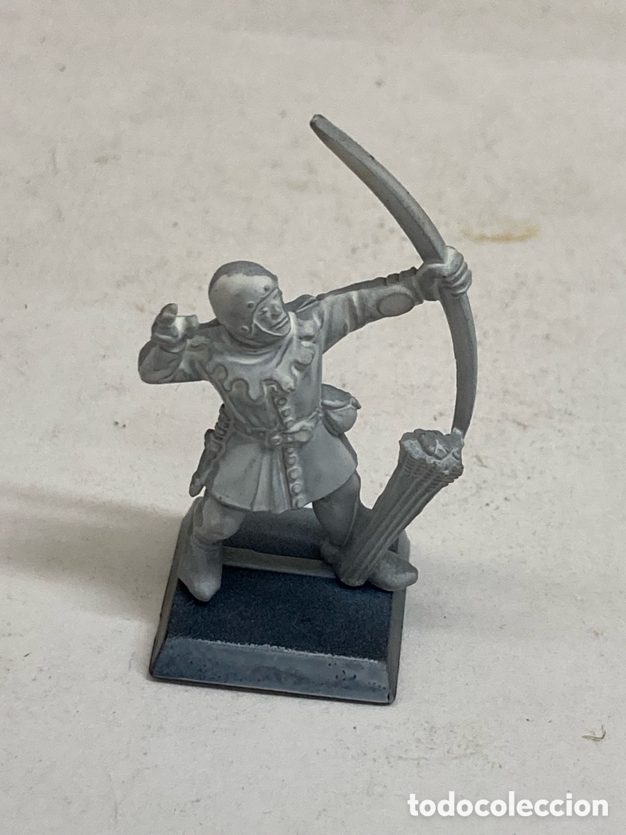 Juegos Antiguos: miniatura de Arquero Alto Elfo de pl&aacute;stico de la cuarta edici&oacute;n de Warhammer Fantasy