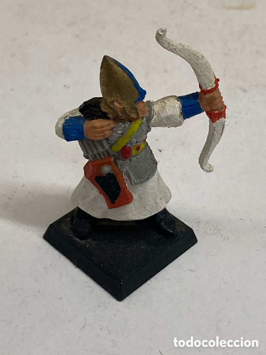 Juegos Antiguos: miniatura de Arquero Alto Elfo de pl&aacute;stico de la cuarta edici&oacute;n de Warhammer Fantasy