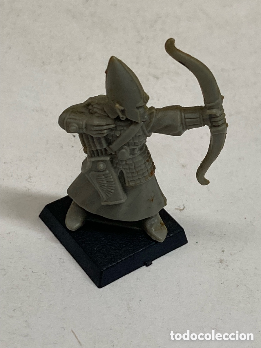 Juegos Antiguos: miniatura de Arquero Alto Elfo de pl&aacute;stico de la cuarta edici&oacute;n de Warhammer Fantasy
