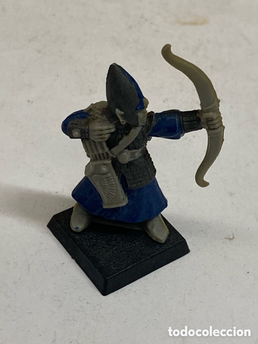 Juegos Antiguos: miniatura de arquero alto elfo de pl&aacute;stico de la cuarta edici&oacute;n de Warhammer Fantasy