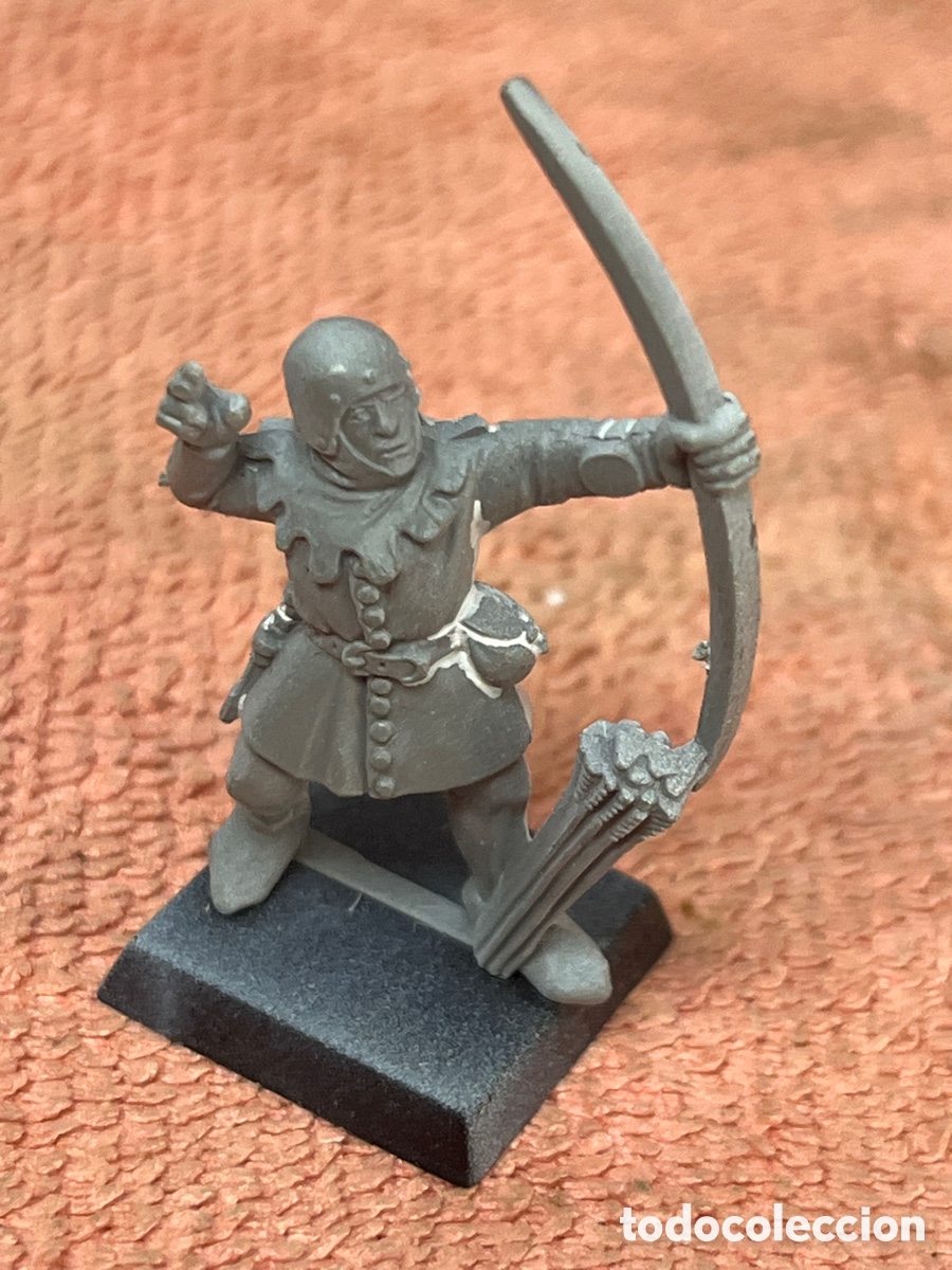 Juegos Antiguos: Miniatura arquero bretoniano de la gama cl&aacute;sica de Warhammer